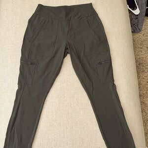 Athleta Headlands Hybrid Cargo Legging